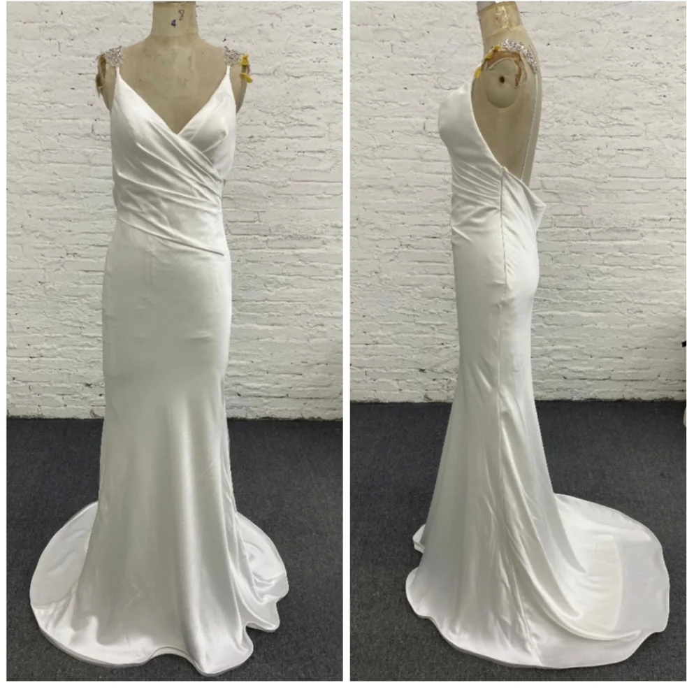 Satin Low Back Wedding Gown ✨ FREE VEIL ✨ - Picture 2 of 15